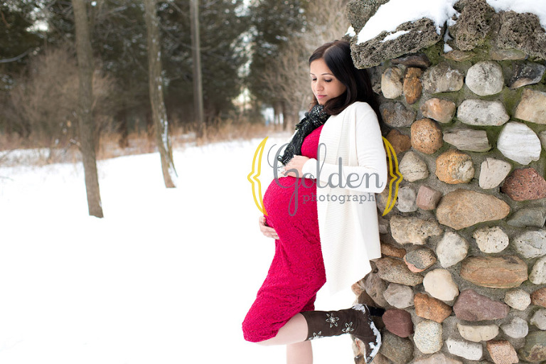 winter maternity photographer