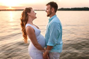 maternity photography at lake Chicago, IL