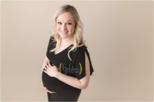 pregnant mom posed in Chicago IL photography studio