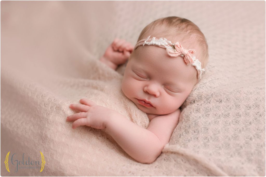 baby girl sleeping in Lake Zurich IL studio