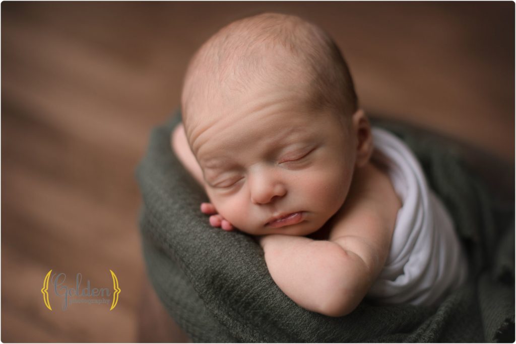 baby sleeping in bucket in Palatine IL newborn photo studio