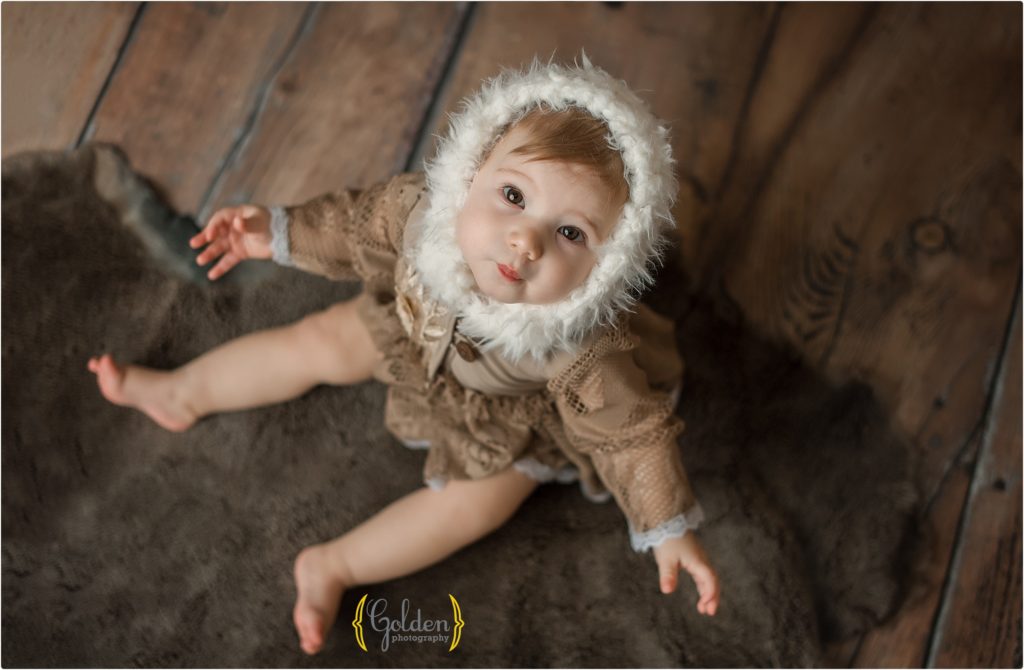 baby girl sitting in Lake Zurich photo studio
