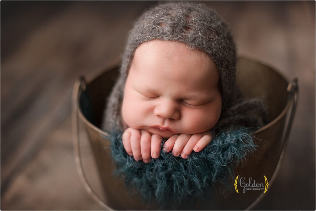 baby sleeping in bucket in Lake Zurich IL photographer