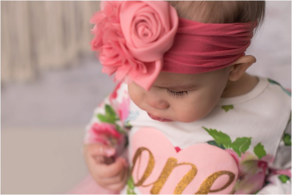 little girl eating cake in Lake Zurich photo studio