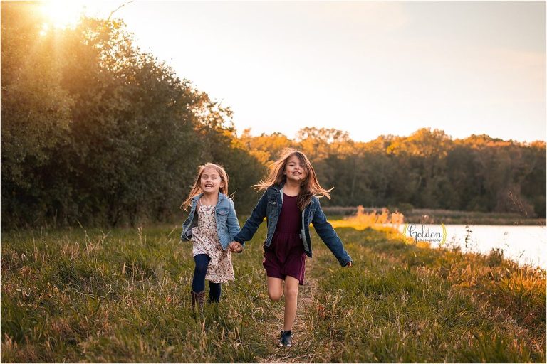 sister running during family photography session in Schaumburg IL